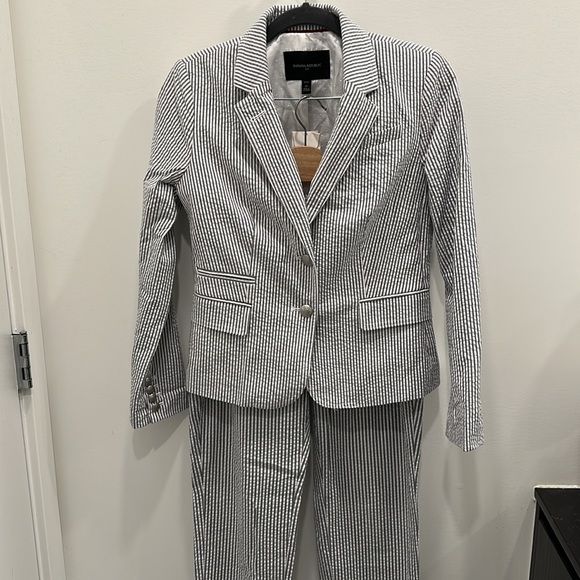 Banana Republic matching suit set - Picture 6 of 7
